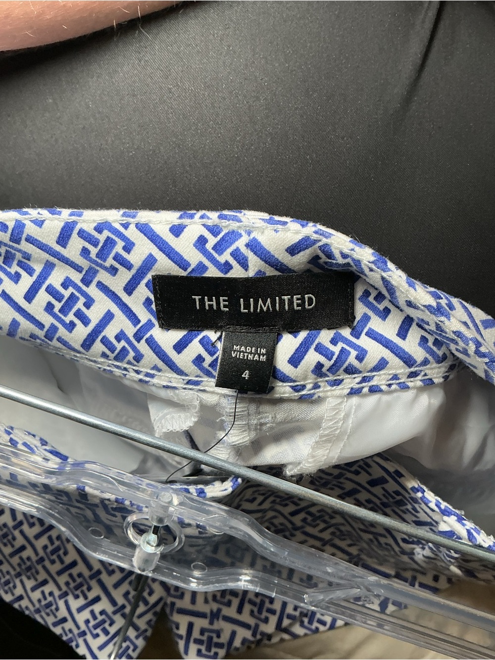 The Limited Blue & White Geometric Print Tailored Shorts Size 4 NWT - Picture 4 of 4
